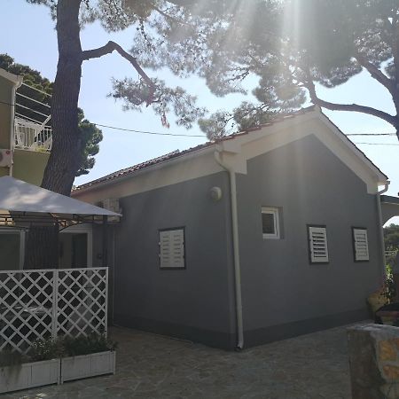 Mala Kuca Ispod Borova Villa Primosten Luaran gambar