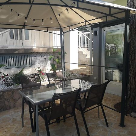 Mala Kuca Ispod Borova Villa Primosten Luaran gambar