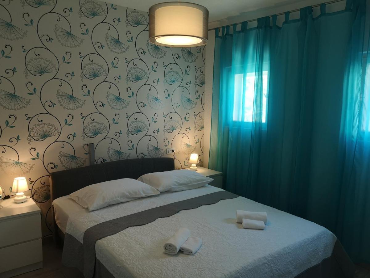Mala Kuca Ispod Borova Villa Primosten Luaran gambar