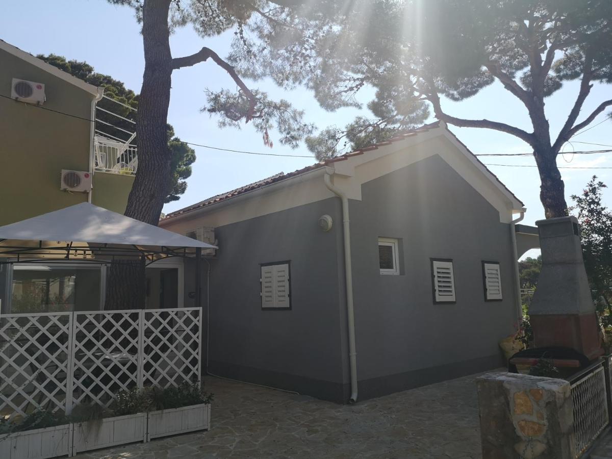 Mala Kuca Ispod Borova Villa Primosten Luaran gambar