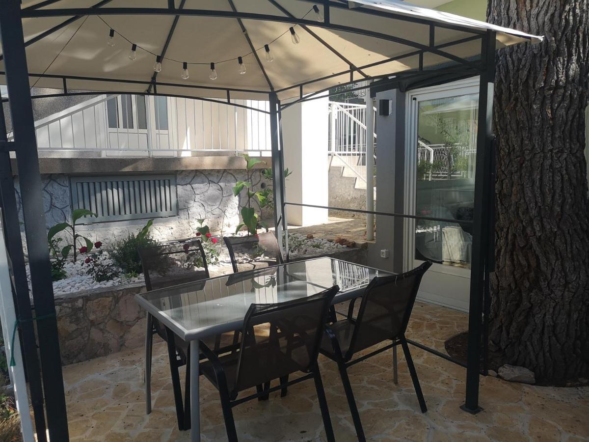 Mala Kuca Ispod Borova Villa Primosten Luaran gambar