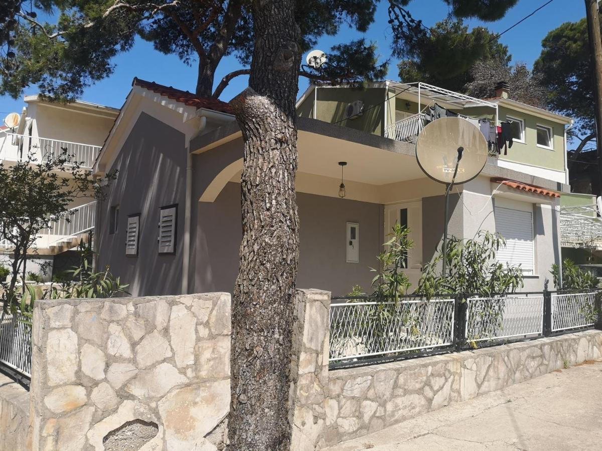 Mala Kuca Ispod Borova Villa Primosten Luaran gambar