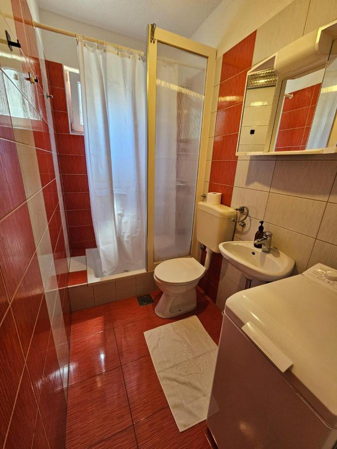 Mala Kuca Ispod Borova Villa Primosten Luaran gambar